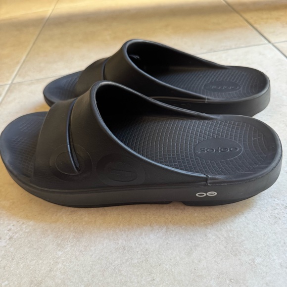 OOFOS Men's Black Slide Sandals- Size 11 - Picture 5 of 8